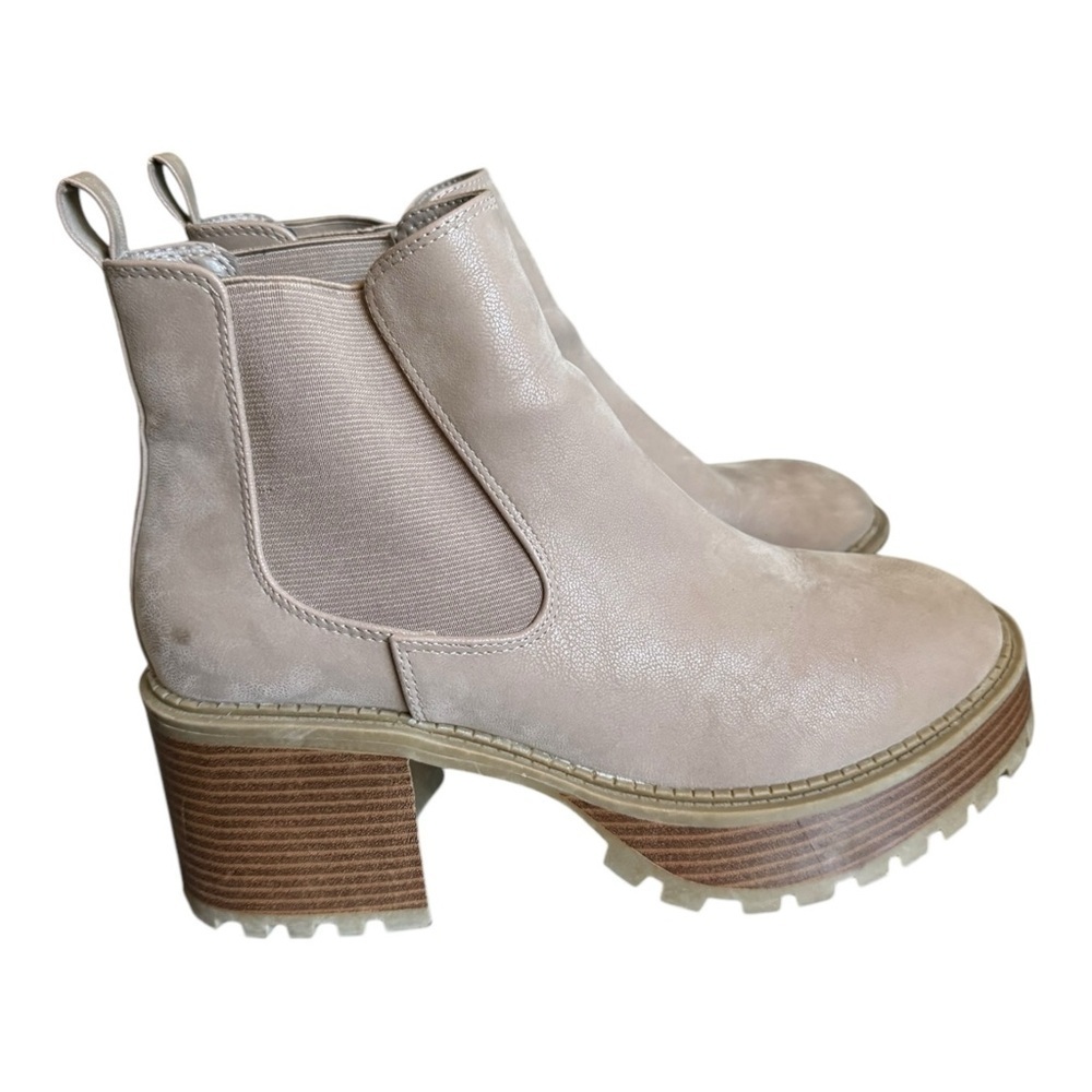 MIA Platform Stone Color Pull On Chelsea Style Chunky Lug Sole Booties Size 8.5